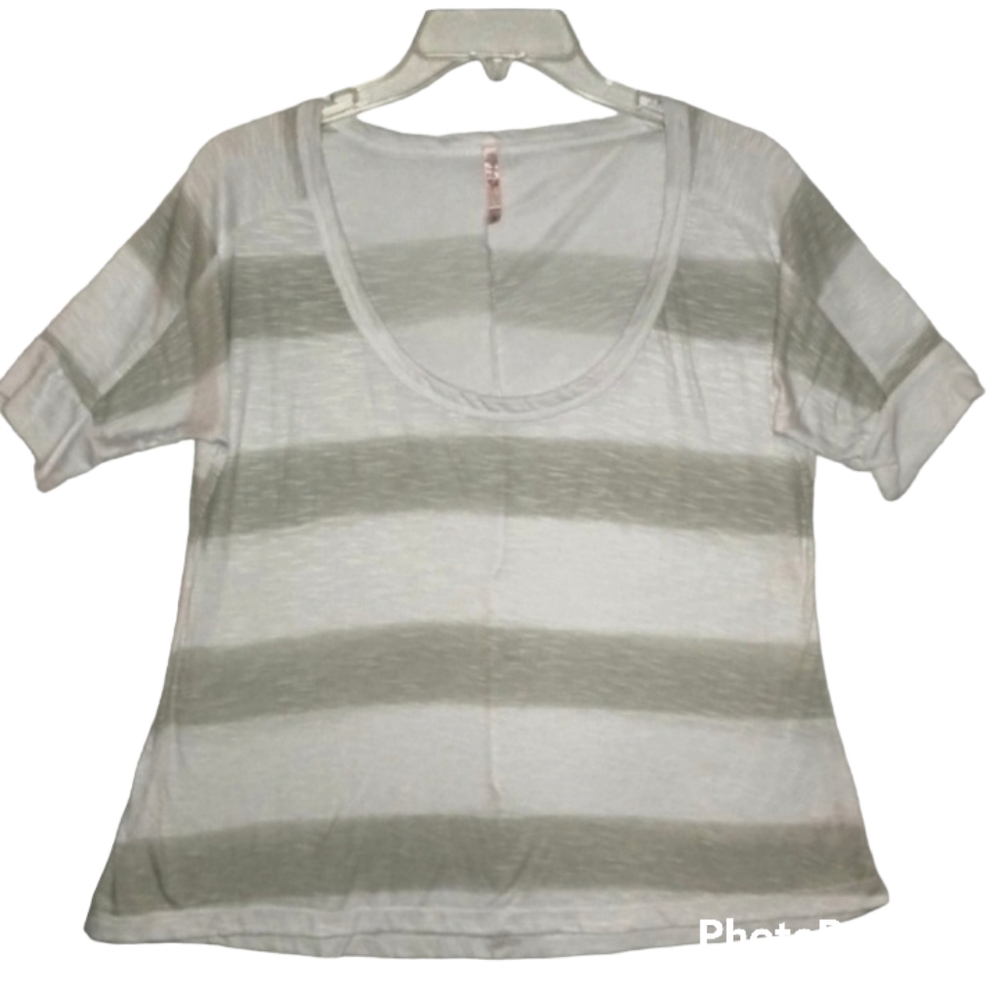 Rue 21 Womens Size Small White Gray Wide Stripes